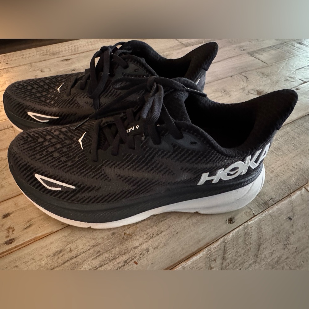HOKA CLIFTON 9 WOMANS Black and White Athletic shoes